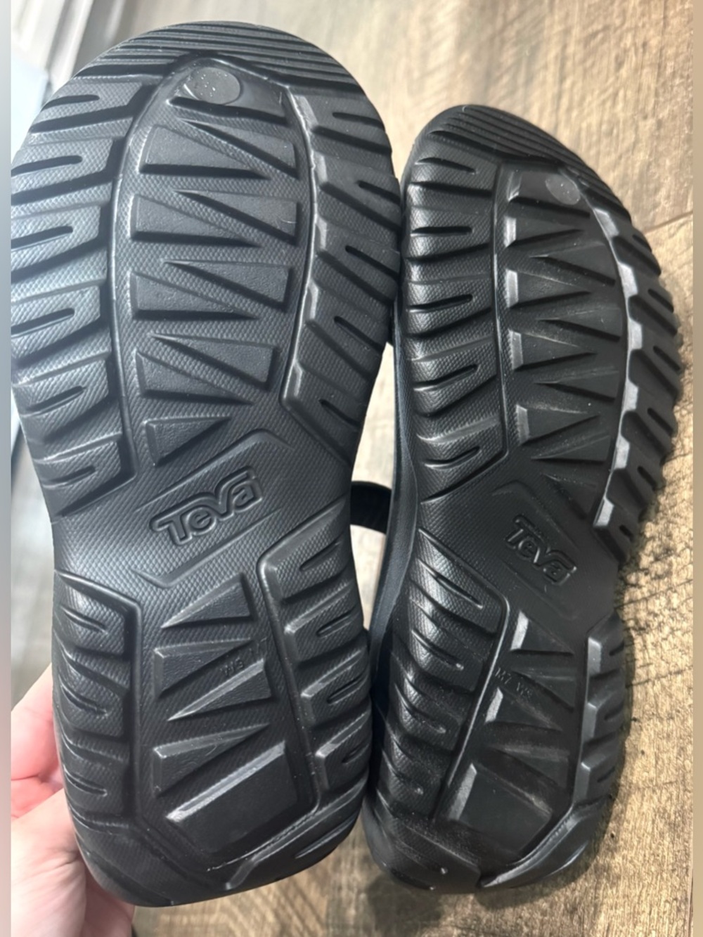 Teva Hurricane Drift Black Sandals W9 / M7 NWOT - Picture 7 of 7